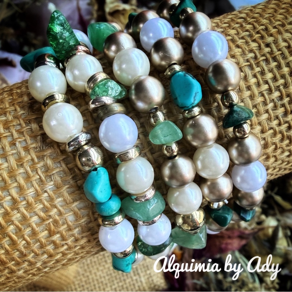 Aventurine and pearls charms eclectic statement bracelet - Picture 6 of 12